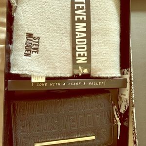 Scarf and wallet set